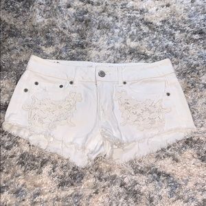 American Eagle Low Rise White Denim Shorte